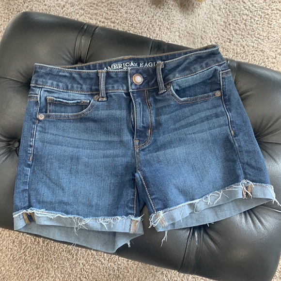 AE MIDI Shorts Size 2 - Picture 2 of 6